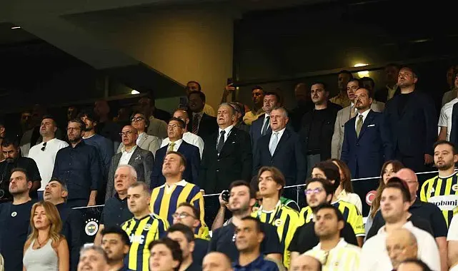 Bakan Bak, Fenerbahçe - Beşiktaş derbisini takip etti