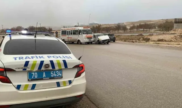 Yolcu minibüsü ile otomobil çarpıştı: 1 yaralı