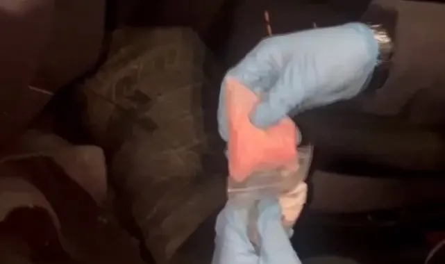 Sultangazi'de uyuşturucuyu aracın paspasının altına zulalamışlar: 3 gözaltı