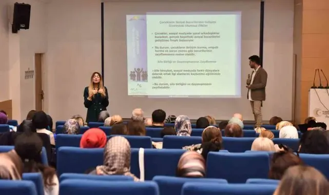 AK Parti'nin düzenlediği 'Aile Sempozyumu'na büyük ilgi