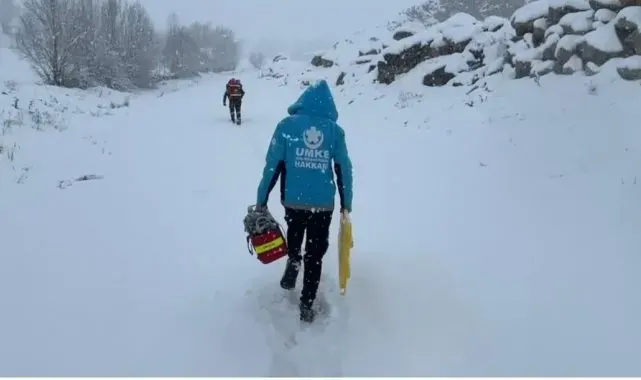 Yüksekova'da kar engeline rağmen 72 yaşındaki hasta hastaneye ulaştırıldı