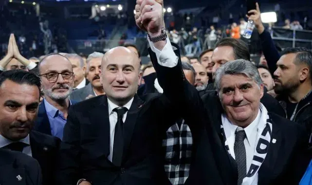 Beşiktaş'ta başkan adayları Serdal Adalı ve Hüseyin Yücel kucaklaştı