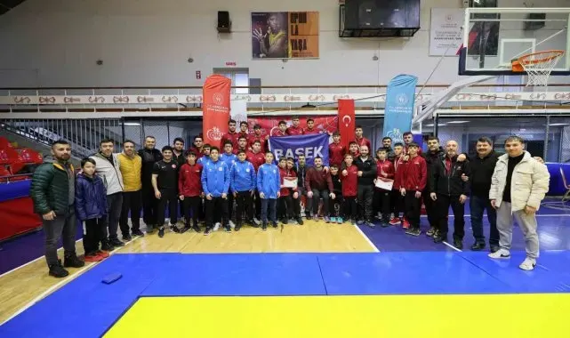 Manisa'da yapılan Okul Sporları Güreş Grup Müsabakaları sona erdi