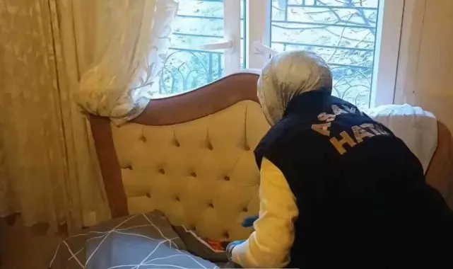 Hatay polisinden operasyon: Yatağa saklanmış silahlar ele geçirildi