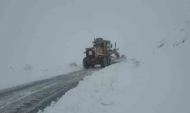 Hakkari'de 51 yerleşim yerinin yolu yeniden ulaşıma açıldı