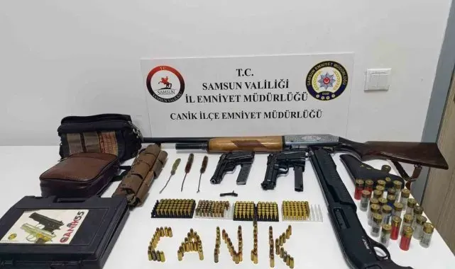 Samsun'da bir evde çok sayıda silah ve mühimmat ele geçirildi