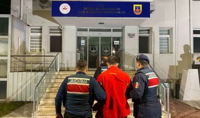 22 yıl kesinleşmiş hapis cezasıyla aranan zanlı jandarmadan kaçamadı