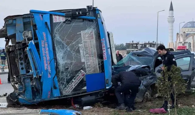 Adana'da yolcu midibüsü ile cip çarpıştı: 7 yaralı