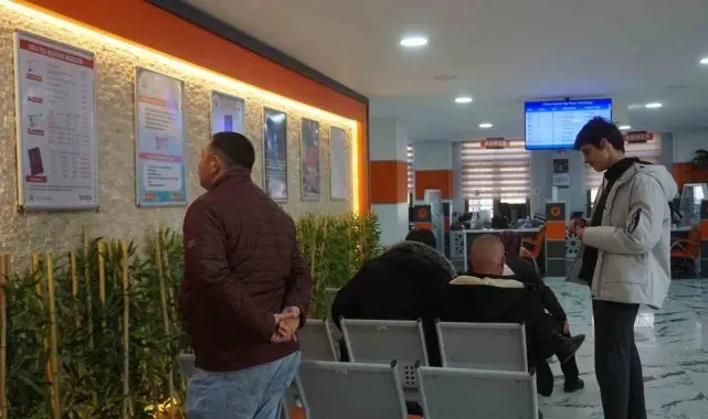 Edirne'de Nüfus Müdürlüğü'nden çipli kimlik mesaisi