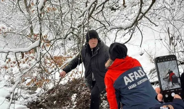 Kayıp yaşlı adam ormanlık alanda sağ olarak bulundu