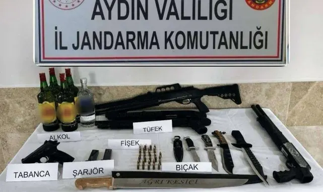 İki eğlence mekanında ruhsatsız silah ele geçirildi