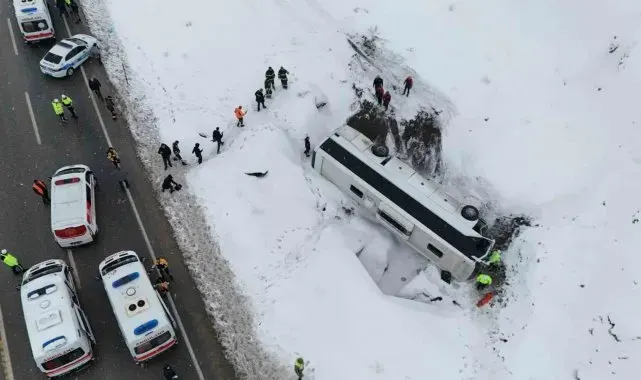 Erzincan'da otobüs şarampole uçtu: 21 yaralı
