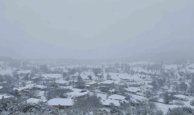 Yenice'nin yüksek kesimlerindeki dağ köyleri beyaza büründü