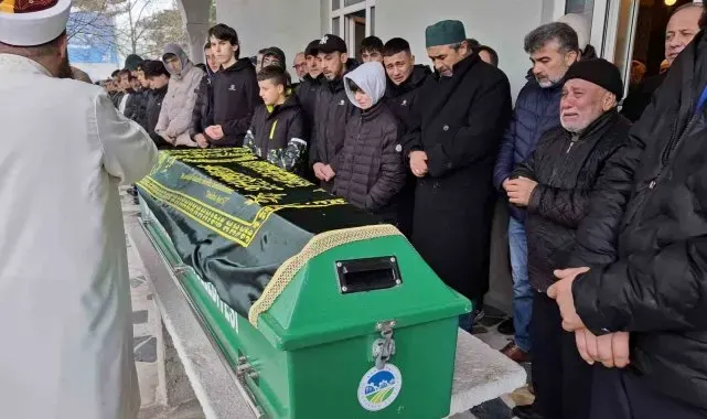 Antalya'da otomobilin çarptığı genç, memleketi Sakarya'da son yolculuğuna uğurlandı