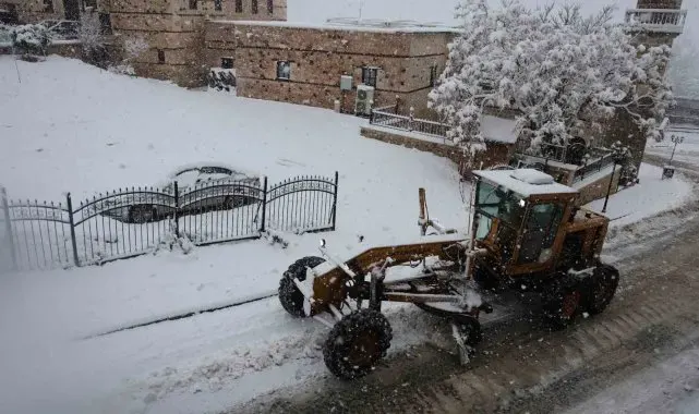 Elazığ Belediyesinden kent genelinde karla mücadele çalışması