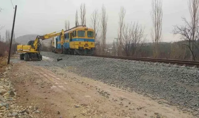 Malatya'da raylardan çıkan lokomotif paniğe neden oldu