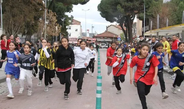 Kula'da Atatürk kır koşusu düzenlendi