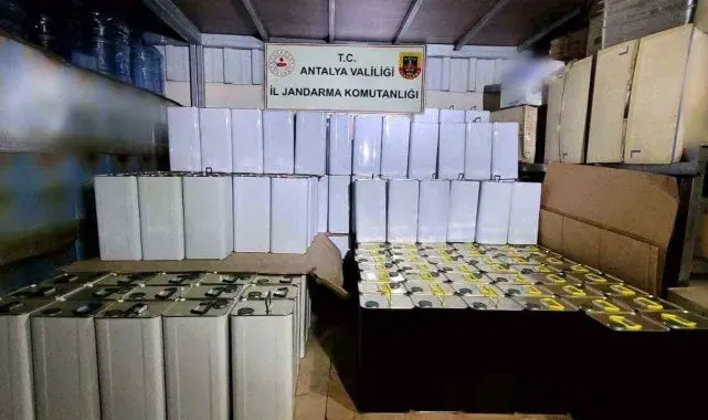 Antalya'da 2 bin litre sahte zeytinyağı ele geçirildi