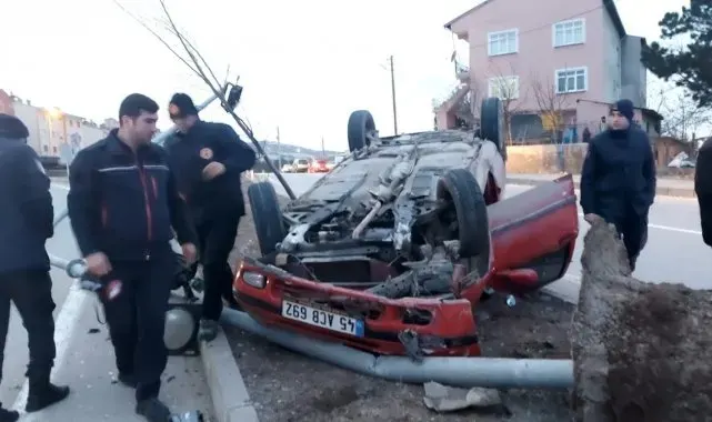 Refüje çıkıp ters dönen otomobilin sürücüsü yaralandı