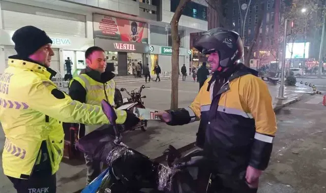 Motosiklet sürücülerine 'Hızını azalt ömrünü uzat' broşürü dağıtıldı