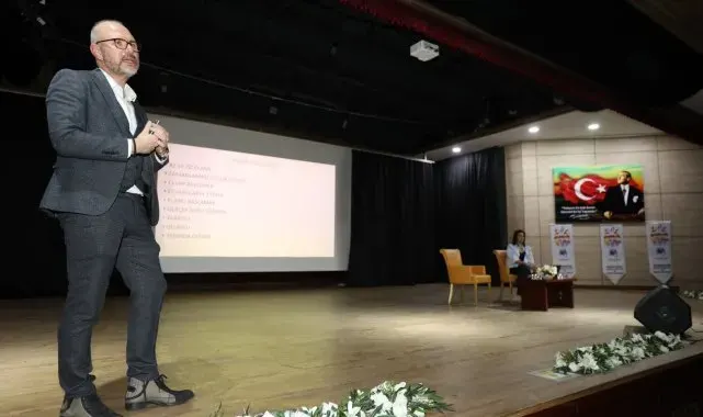 Yunusemre'den aile içi iletişim semineri