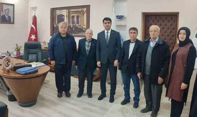Hisarcık'ta görev süreleri dolan Vakıf Mütevelli Heyeti üyelerine teşekkür belgesi