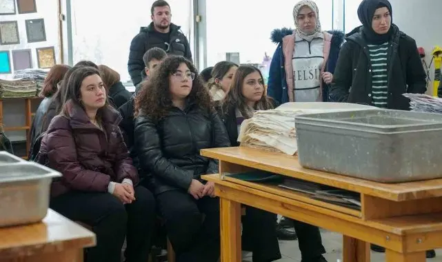 Kâğıt Geri Dönüşüm Atölyesi 50 üniversiteli genci ağırladı