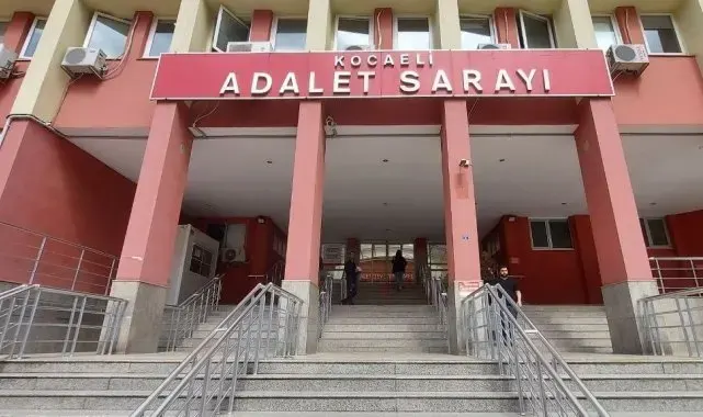 Kızının makyaj yapmasına ve etek giymesine izin vermeyen babaya istismar iftirası