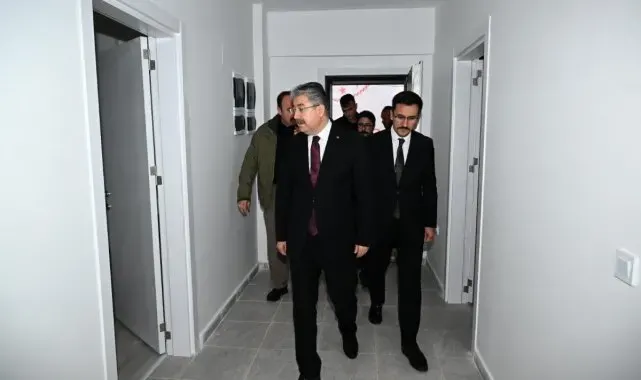 Osmaniye'de depremzedeler için yapılan 50 köy evinin anahtar teslimi yapıldı