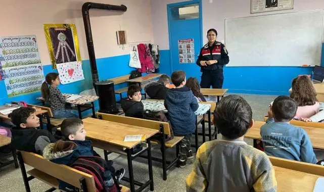 Jandarmadan öğrencilere "Güvenli internet" eğitimi