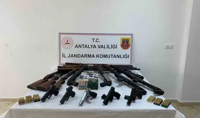 Antalya'da ruhsatsız silah operasyonu