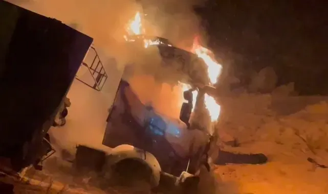 Sarıkamış'ta kaza yapan tır alev topunu döndü