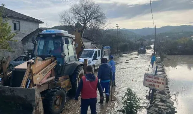 Yenipazar'da meydana gelen sele belediye ekiplerinden hızlı müdahale