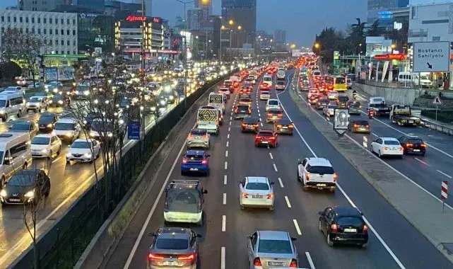 İstanbul'da trafik yoğunluğu yüzde 90'a ulaştı