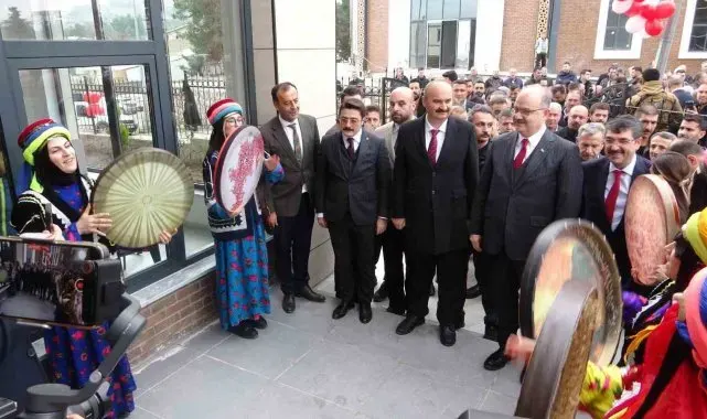 Kültür ve Turizm Bakan Yardımcısı Serdar Çam Halk Kütüphanesi açılışına katıldı