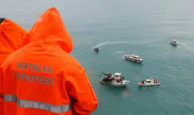 Falezden düşen otomobili bulmak için her yol deneniyor