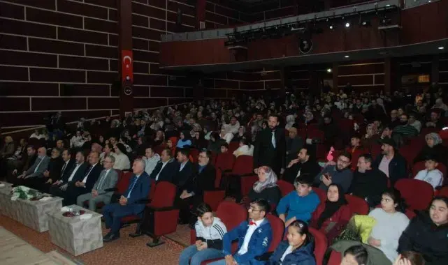 Akşehir'de Modern Çağın Sorunu Baba Yoksunluğu konferansına yoğun ilgi