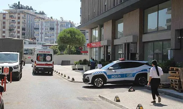 Apartmanın merdivenlerinden düşen yaşlı adam hastanelik oldu