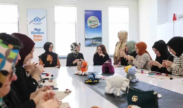 Sultangazi Belediyesi'nden kadınlara yönelik örgü yapım atölyesi