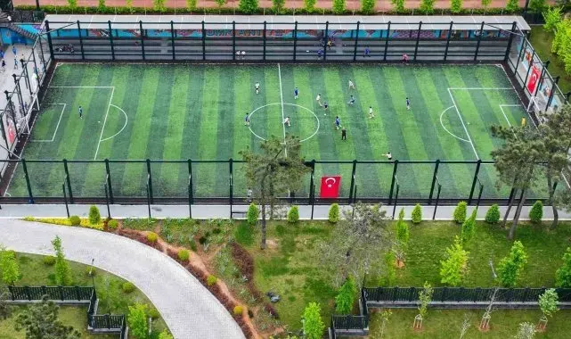 Ümraniye'de spora büyük yatırım: 93 yeni saha hizmete sunuldu