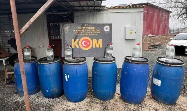 Hatay'da yılbaşı öncesi sahte içki operasyonu: Bin 284 litre kaçak alkol ele geçirildi