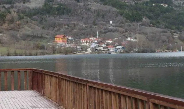 Çubuk Gölü'nde sonbahardan kalma günler yaşanıyor