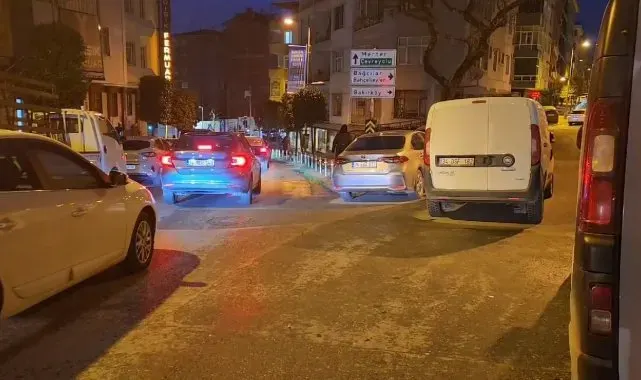 Güngören'de bir kişi aracını yolun ortasına bırakıp gitti