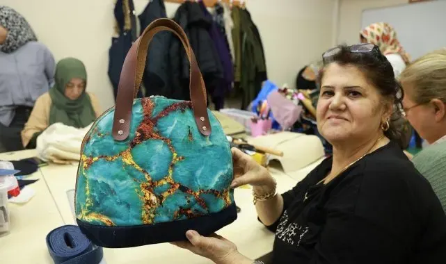 Deri çanta modasının kalbi kadınların elinde atıyor