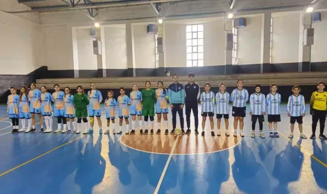 Bandırma'da Ortaokullar arası yıldız futsal heyecanı devam ediyor