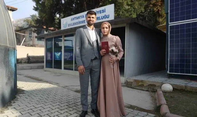 Antakya'da bin 140 çift mutluluğa imzayı prefabrik evlendirme dairesinde attı