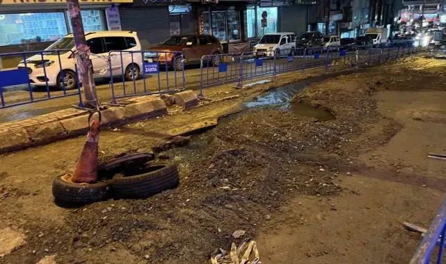 Güngören'de İSKİ'nin çalışması sırasında aynı yol ikinci kez çöktü