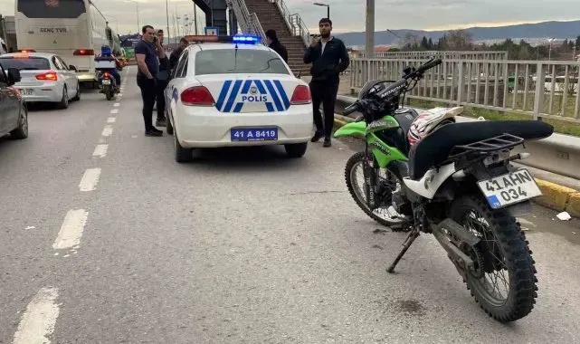 Kocaeli'de 4 aracın karıştığı kazada 2 motosiklet sürücüsü yaralandı
