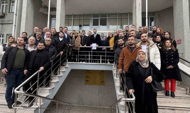 AK Parti İl Başkanı Mustafa Çağlayan mazbatasını aldı