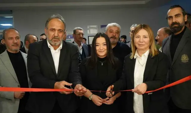 Geleneksel kenevir dokumacılığını sanatla birleştiren resim sergisi